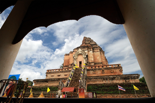 วัดเจดีย์หลวงวรวิหาร ชมเจดีย์เก่าและใหญ่ที่สุดในเชียงใหม่