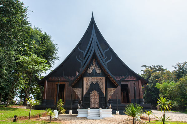 บ้านดำ บ้านของศิลปินแห่งชาติ อาจารย์ ถวัลย์ ดัชนี