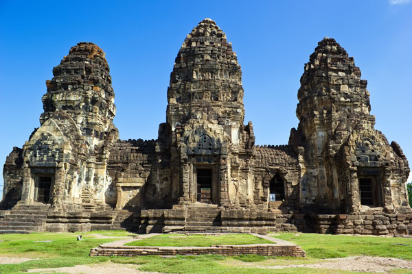 พระปรางค์สามยอด โบราณสถานแหล่งท่องเที่ยวสำคัญทางประวัติศาสตร์ จ.ลพบุรี
