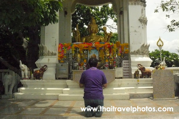 ศาลท่านพ่อพระพรหม