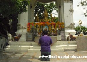 ศาลท่านพ่อพระพรหม